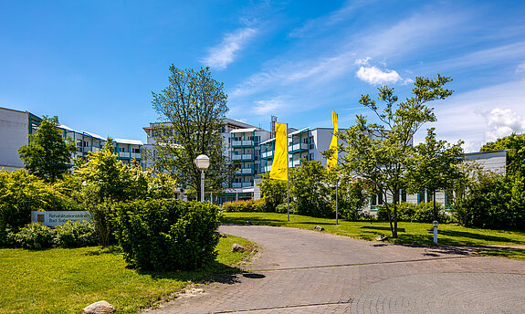rehaklinik-bad-salzelmen-gebaude-ohne-person-2